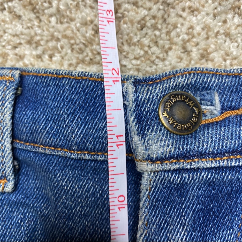Vintage Wrangler Cut-Off Jean Shorts - Picture 4 of 8